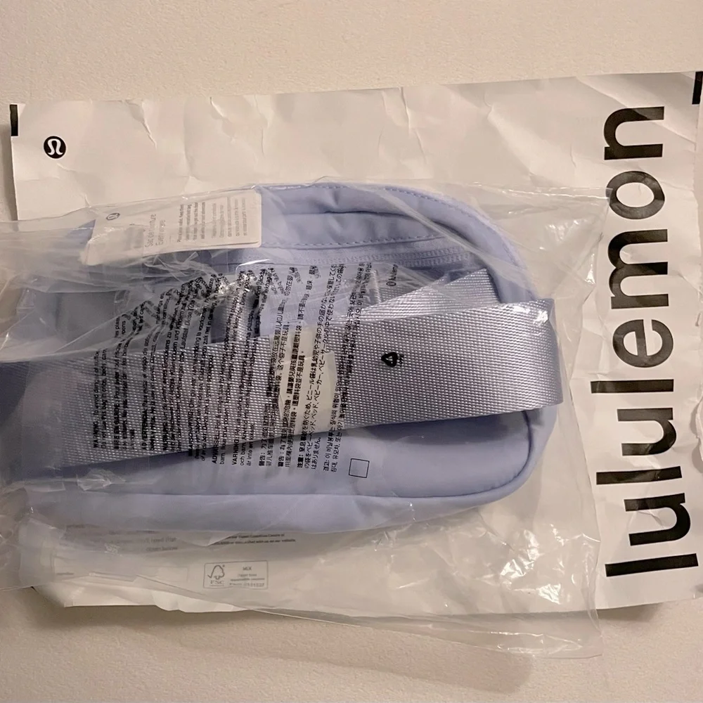 NWT Lululemon Everywhere Belt Bag Pastel Blue - Picture 7 of 10